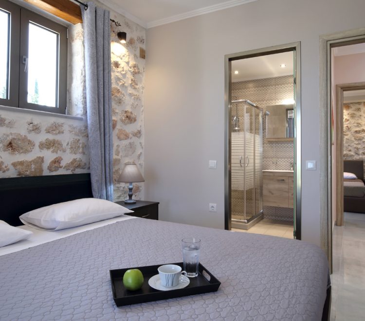 apartment-irida-tsoukalades-lefkada-bedroom-with-ensuite-bathroom