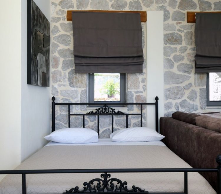 villa-emily-tsoukalades-lefkada-private-bedroom